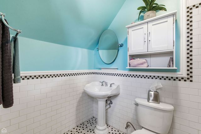 3404 N Albany Avenue, Chicago, IL 60618