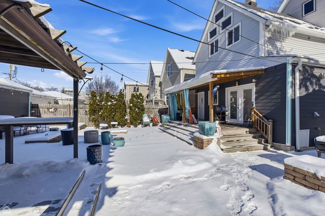 3404 N Albany Avenue, Chicago, IL 60618