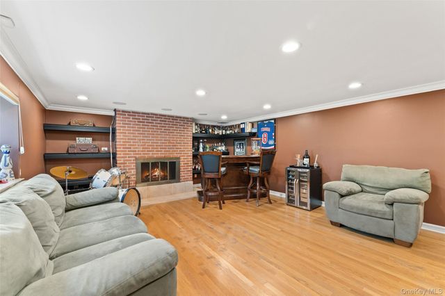 6 Hunting Ridge Road, White Plains, NY 10605