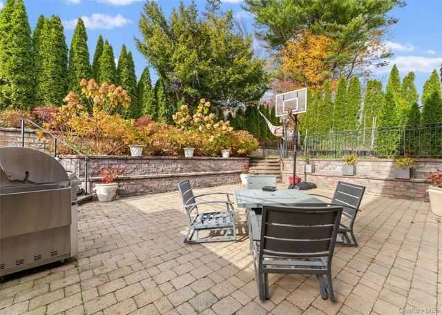 6 Hunting Ridge Road, White Plains, NY 10605