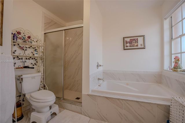 19702 NW 84th Place, Hialeah, FL 33015