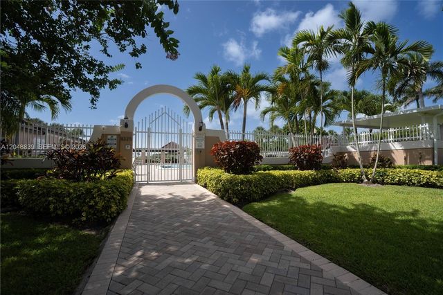 19702 NW 84th Place, Hialeah, FL 33015
