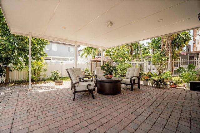 19702 NW 84th Place, Hialeah, FL 33015
