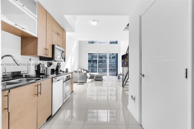 60 SW 13th St 3416, Miami, FL 33130