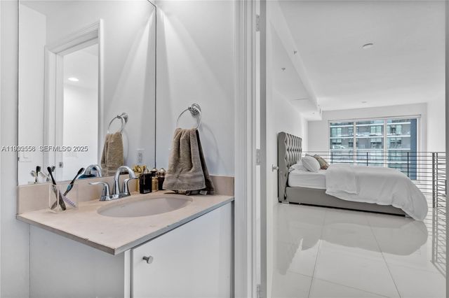 60 SW 13th St 3416, Miami, FL 33130