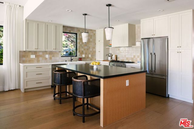 5724 Saloma Avenue, Sherman Oaks, CA 91411