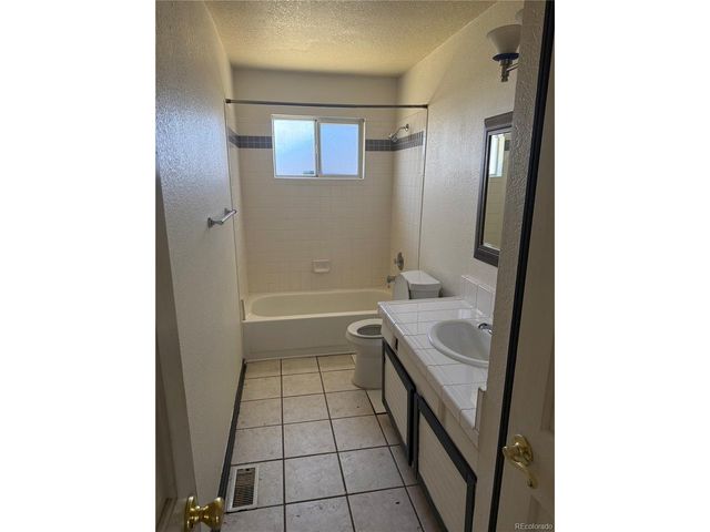 4148 S Lewiston Cir, Aurora, CO 80013