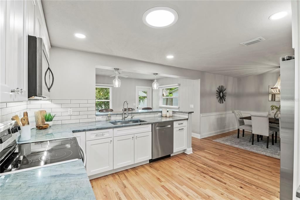 Image 11 of property listing at 2433 WHITEHALL CIRCLE, Winter Park, FL 32792