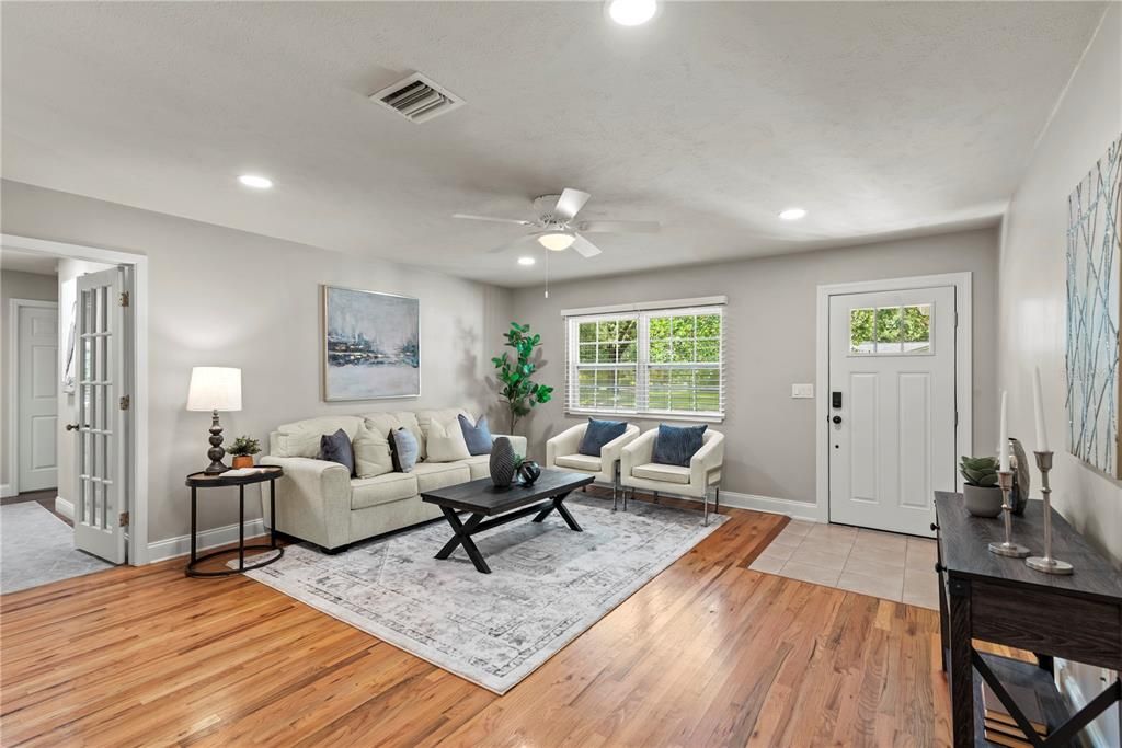 Image 18 of property listing at 2433 WHITEHALL CIRCLE, Winter Park, FL 32792