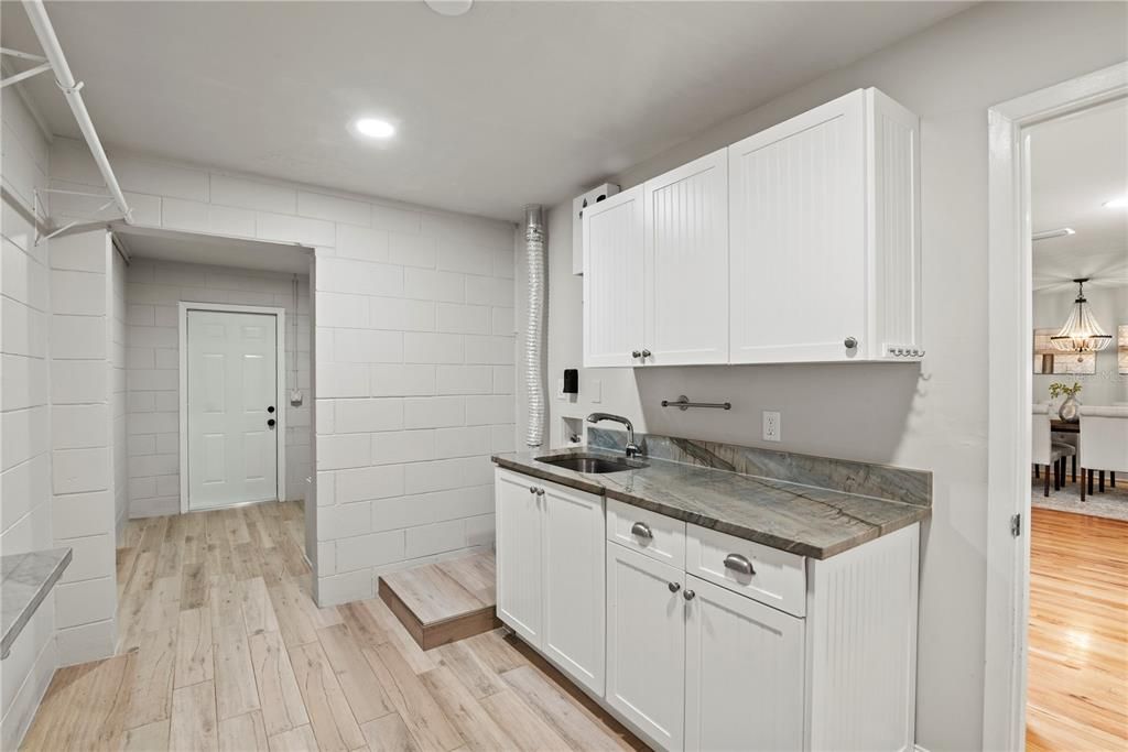 Image 32 of property listing at 2433 WHITEHALL CIRCLE, Winter Park, FL 32792