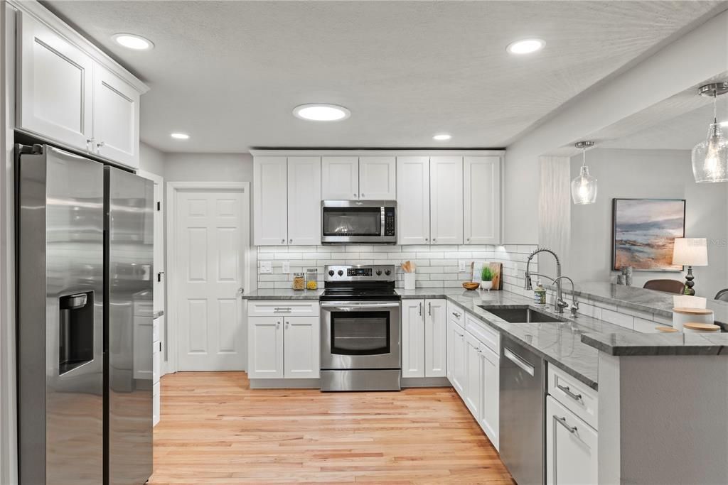Image 8 of property listing at 2433 WHITEHALL CIRCLE, Winter Park, FL 32792
