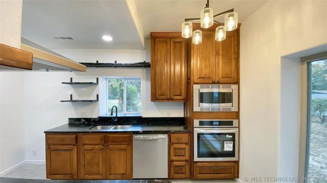 1309 S 3rd Street, Stilwell, OK 74960