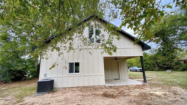 1309 S 3rd Street, Stilwell, OK 74960