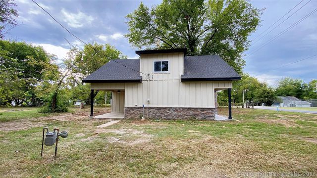1309 S 3rd Street, Stilwell, OK 74960