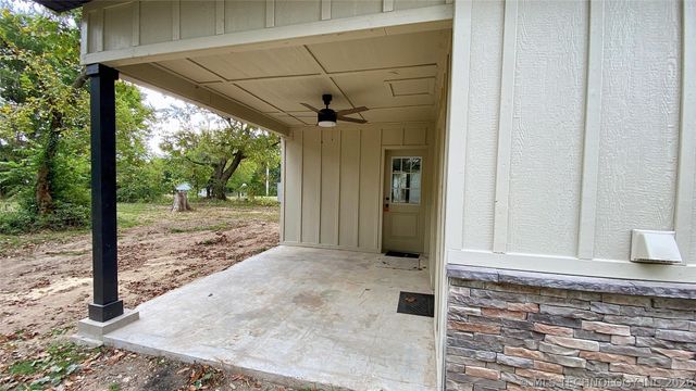 1309 S 3rd Street, Stilwell, OK 74960