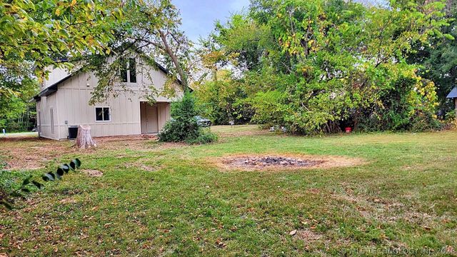 1309 S 3rd Street, Stilwell, OK 74960