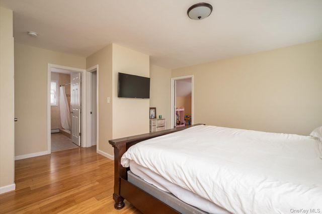 98 Hardy Lane, Westbury, NY 11590