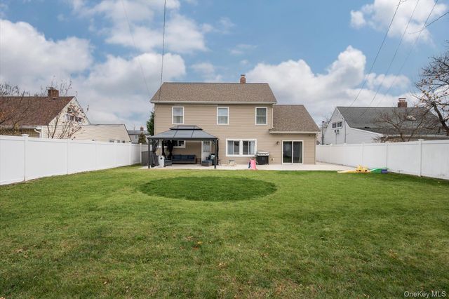 98 Hardy Lane, Westbury, NY 11590