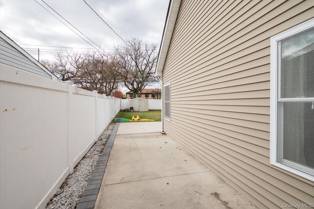 98 Hardy Lane, Westbury, NY 11590