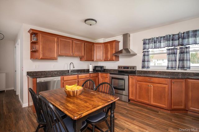 98 Hardy Lane, Westbury, NY 11590