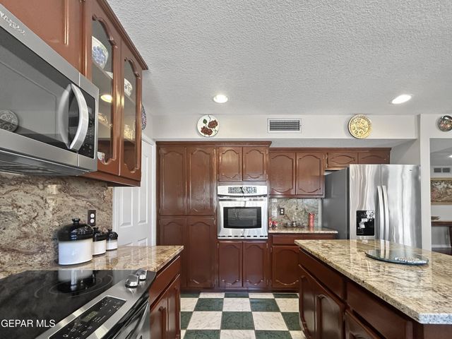 1109 NOBLE RIDGE Way, El Paso, TX 79912