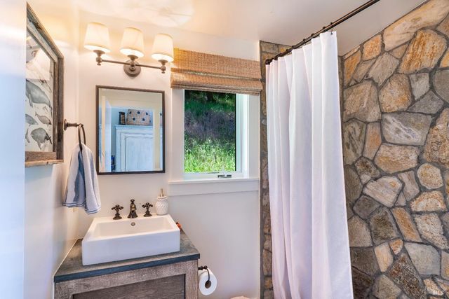 5270 Dry Creek Rd, Napa, CA 94558