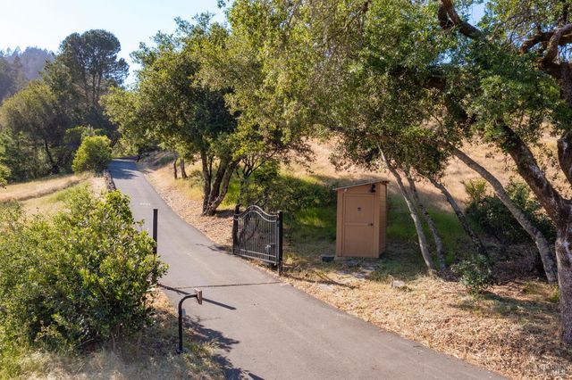 5270 Dry Creek Rd, Napa, CA 94558