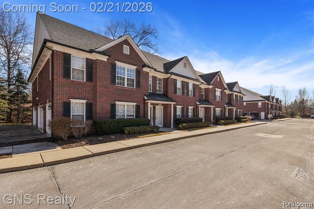 53216 Manchester Avenue, Shelby Charter Township, MI 48316