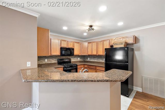 53216 Manchester Avenue, Shelby Charter Township, MI 48316