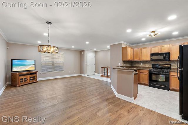 53216 Manchester Avenue, Shelby Charter Township, MI 48316