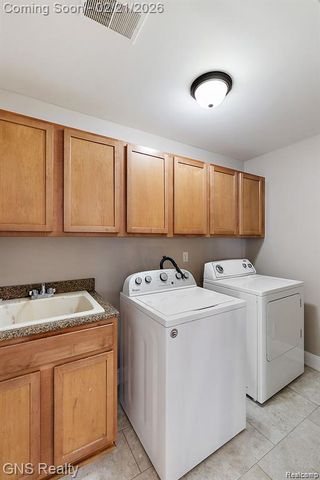 53216 Manchester Avenue, Shelby Charter Township, MI 48316