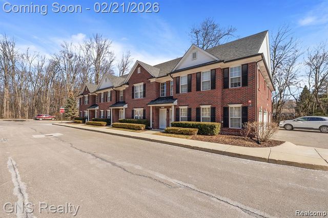 53216 Manchester Avenue, Shelby Charter Township, MI 48316