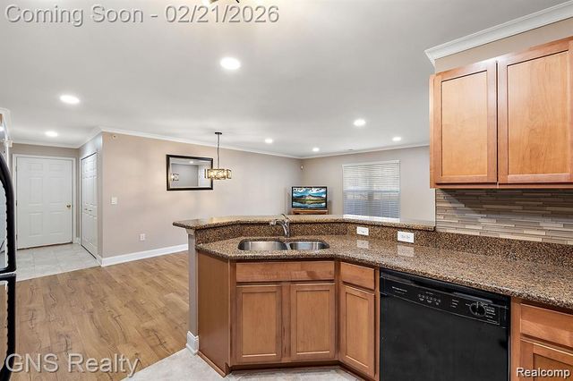 53216 Manchester Avenue, Shelby Charter Township, MI 48316