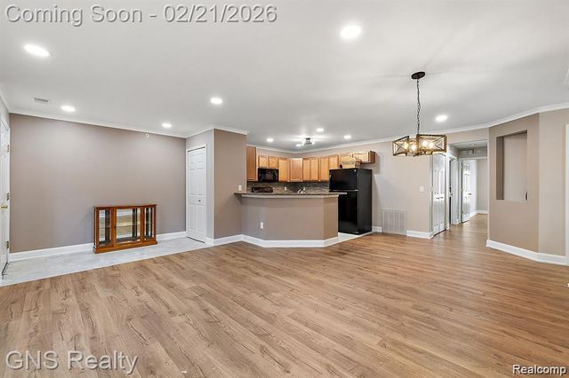 53216 Manchester Avenue, Shelby Charter Township, MI 48316