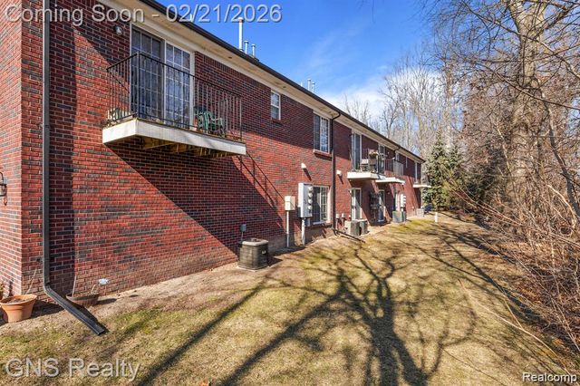 53216 Manchester Avenue, Shelby Charter Township, MI 48316