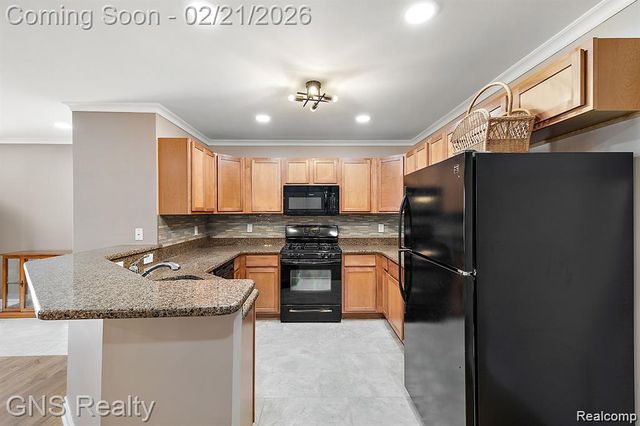 53216 Manchester Avenue, Shelby Charter Township, MI 48316