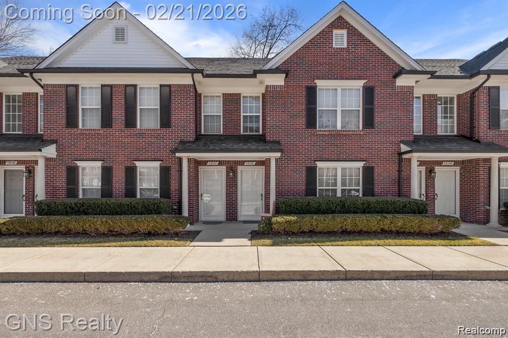 53216 Manchester Avenue, Shelby Charter Township, MI 48316