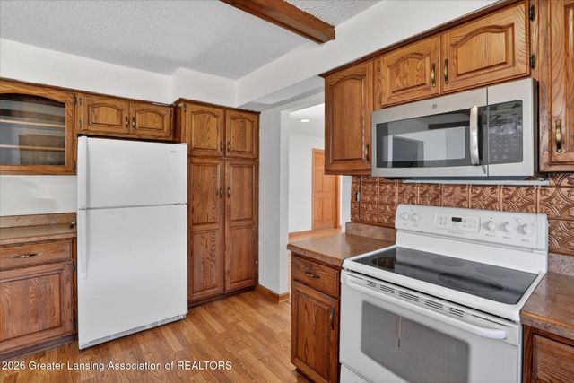 2528 E Nye Highway, Charlotte, MI 48813