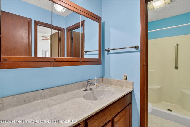 2528 E Nye Highway, Charlotte, MI 48813