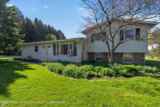 2528 E Nye Highway, Charlotte, MI 48813