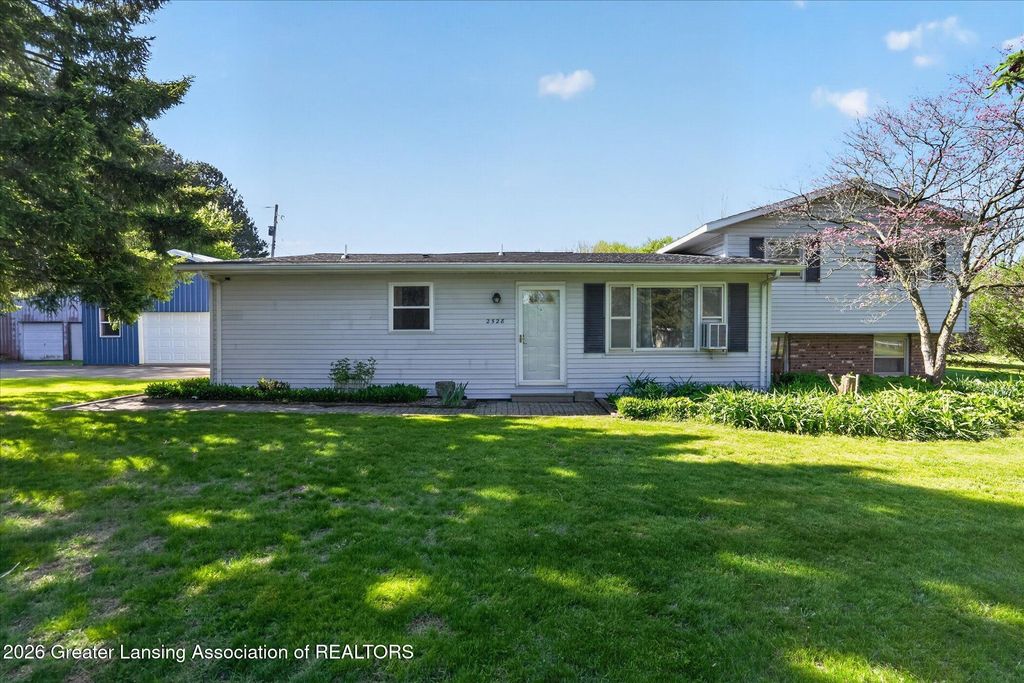 2528 E Nye Highway, Charlotte, MI 48813