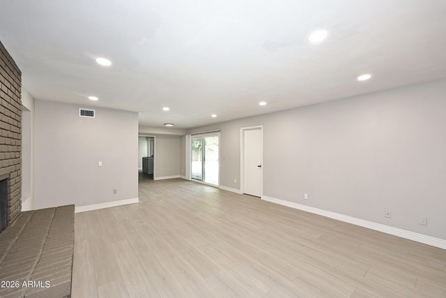 2131 E GENEVA Drive, Tempe, AZ 85282