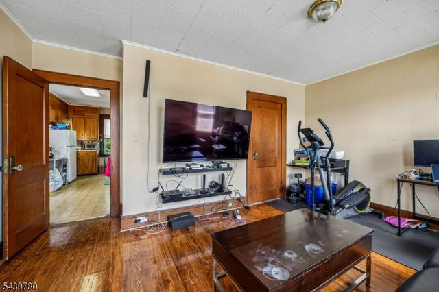 264 Getty Ave, Clifton City, NJ 07011