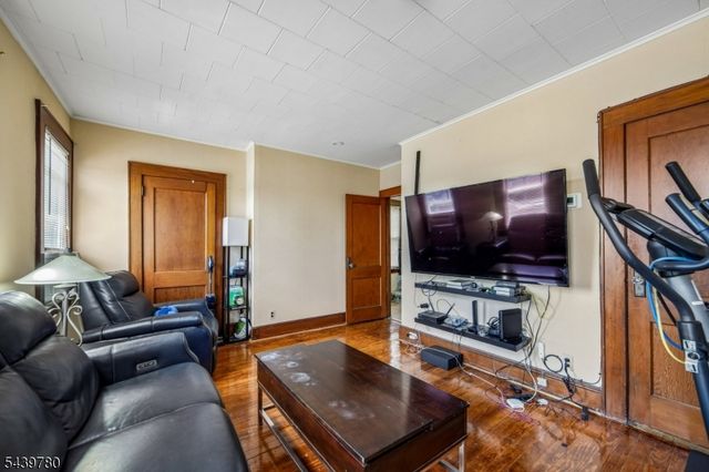 264 Getty Ave, Clifton City, NJ 07011