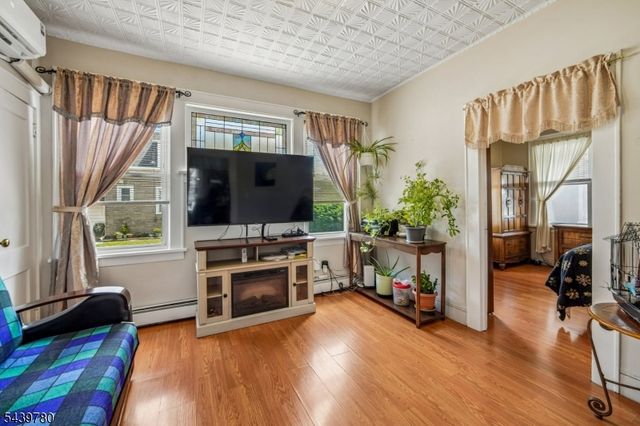 264 Getty Ave, Clifton City, NJ 07011