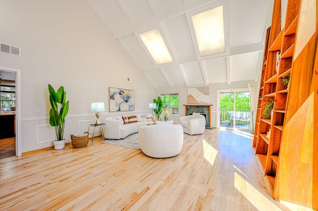 10112 Adelheid, Cupertino, CA 95014