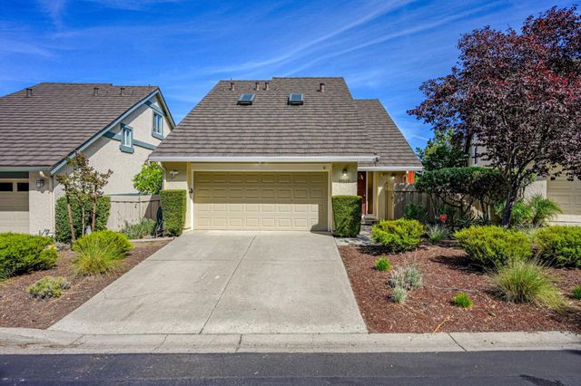 10112 Adelheid, Cupertino, CA 95014