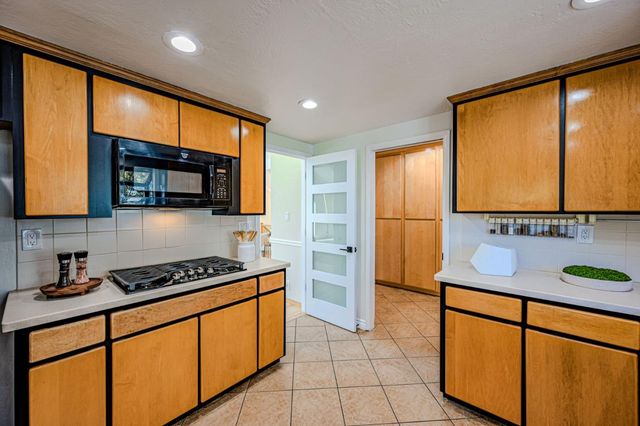 10112 Adelheid, Cupertino, CA 95014