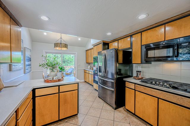 10112 Adelheid, Cupertino, CA 95014