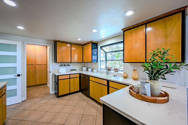 10112 Adelheid, Cupertino, CA 95014